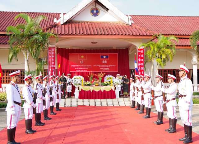 Thừa Thiên Huế đón nhận 12 hài cốt liệt sỹ hy sinh tại Lào về nước - Ảnh 1.