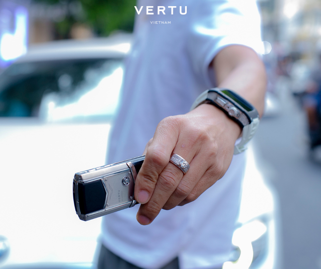 Vì sao người có tiền thích đeo đồng hồ Vertu? - Ảnh 4.
