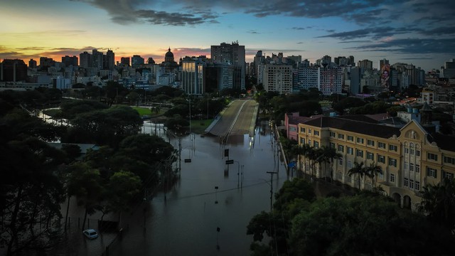 Brazil chật vật dọn dẹp sau nhiều tuần xảy ra lũ lụt lịch sử - Ảnh 1.