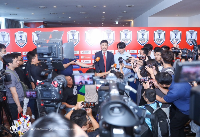 HLV trưởng Kim Sang-sik tin vào khả năng của Đội tuyển Việt Nam tại AFF Cup 2024 - Ảnh 1.