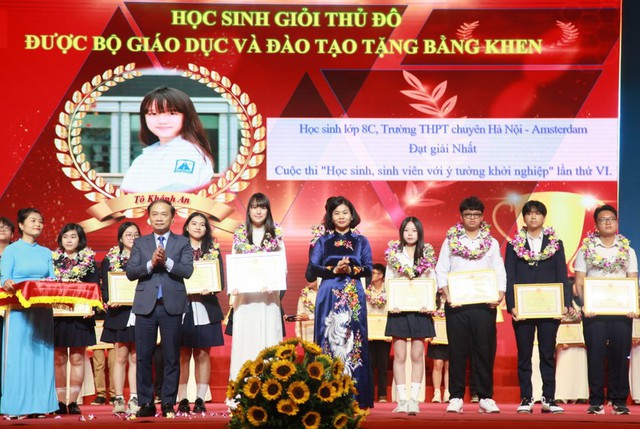 Hà Nội: Tuyên dương 820 học sinh giỏi tiêu biểu Thủ đô năm học 2023-2024 - Ảnh 3.
