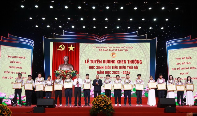 Hà Nội: Tuyên dương 820 học sinh giỏi tiêu biểu Thủ đô năm học 2023-2024 - Ảnh 4.