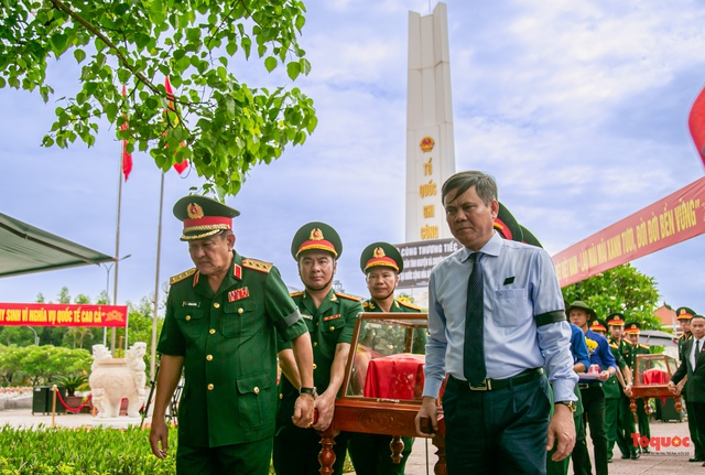 Quảng Bình: Đón 16 hài cốt liệt sĩ là quân tình nguyện, chuyên gia hi sinh tại Lào - Ảnh 8.