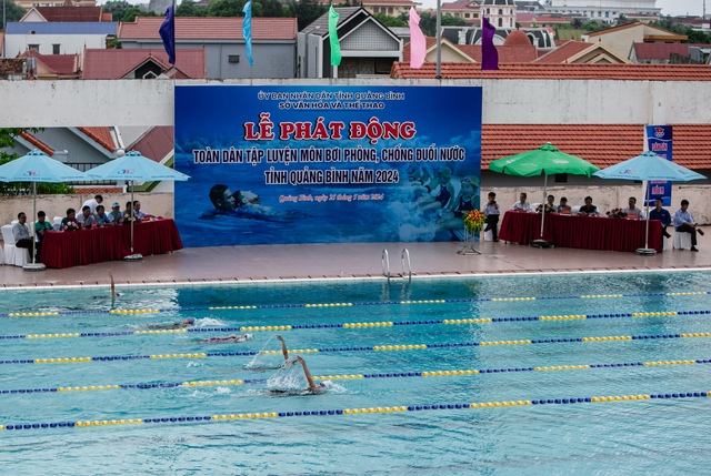 Quảng Bình: Phát động toàn dân tập luyện môn bơi, chống đuối nước - Ảnh 1.