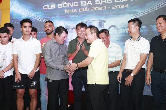 SHB Đà Nẵng tưng bừng mừng công khi vô địch giải hạng Nhất sớm 3 vòng đấu, giành vé trở lại V.League - Ảnh 3.