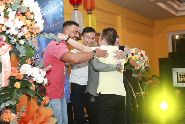 SHB Đà Nẵng tưng bừng mừng công khi vô địch giải hạng Nhất sớm 3 vòng đấu, giành vé trở lại V.League - Ảnh 4.