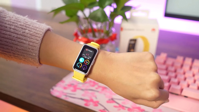 Không mua Apple Watch, vậy thì đây là loạt vòng tay thông minh giá chỉ tầm 1 triệu đồng: Huawei Band 9, Xiaomi Smart Band 8 Pro... - Ảnh 1.