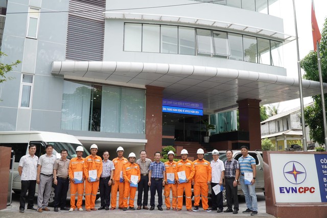 EVNCPC đồng loạt ra quân hỗ trợ hoàn thành dự án đường dây 500kV mạch 3 Quảng Trạch - Phố Nối - Ảnh 2.
