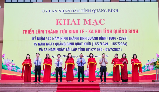 Khai mạc triển lãm &quot;Quảng Bình hào khí 420 năm&quot; - Ảnh 1.