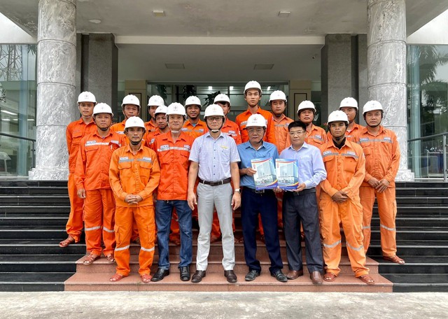 EVNCPC điều thêm 180 nhân lực tăng cường hỗ trợ thi công xây dựng dự án đường dây 500kV mạch 3 từ Quảng Trạch đến Phố Nối - Ảnh 3.