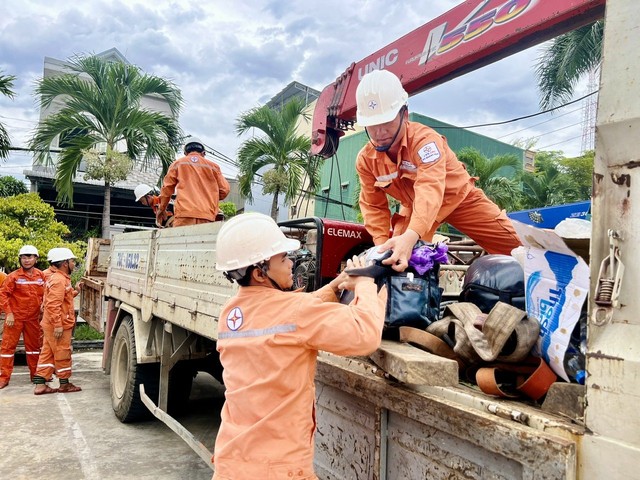 EVNCPC điều thêm 180 nhân lực tăng cường hỗ trợ thi công xây dựng dự án đường dây 500kV mạch 3 từ Quảng Trạch đến Phố Nối - Ảnh 4.