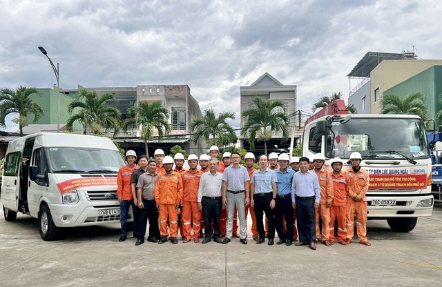 EVNCPC điều thêm 180 nhân lực tăng cường hỗ trợ thi công xây dựng dự án đường dây 500kV mạch 3 từ Quảng Trạch đến Phố Nối - Ảnh 1.