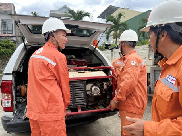 EVNCPC điều thêm 180 nhân lực tăng cường hỗ trợ thi công xây dựng dự án đường dây 500kV mạch 3 từ Quảng Trạch đến Phố Nối - Ảnh 5.