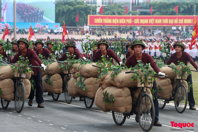 Diễu binh, diễu hành kỷ niệm trọng thể 70 năm Chiến thắng Điện Biên Phủ - Ảnh 3.
