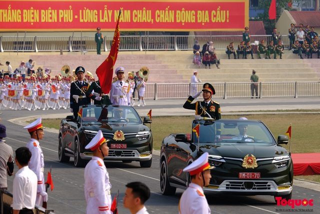 Diễu binh, diễu hành kỷ niệm trọng thể 70 năm Chiến thắng Điện Biên Phủ - Ảnh 1.