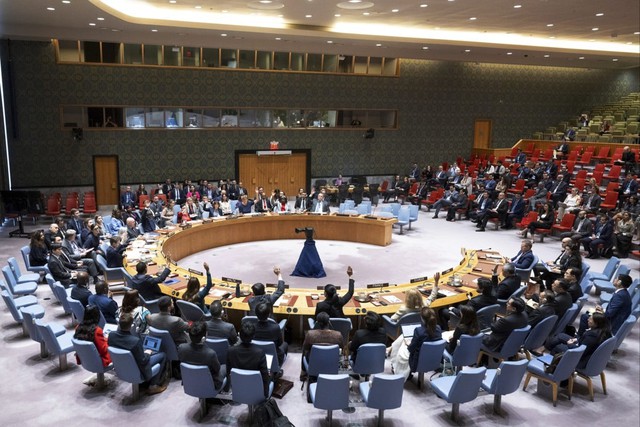 Hội đồng Bảo an Liên hợp quốc thông qua nghị quyết ủng hộ đề xuất của Mỹ về ngừng bắn ở Dải Gaza - Ảnh 1.