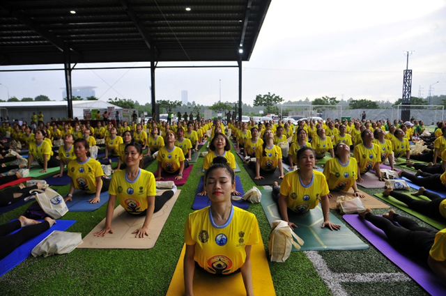 Hơn 1.000 người tham gia Ngày Quốc tế Yoga lần thứ 10 năm 2024 tại Bình Dương - Ảnh 10.