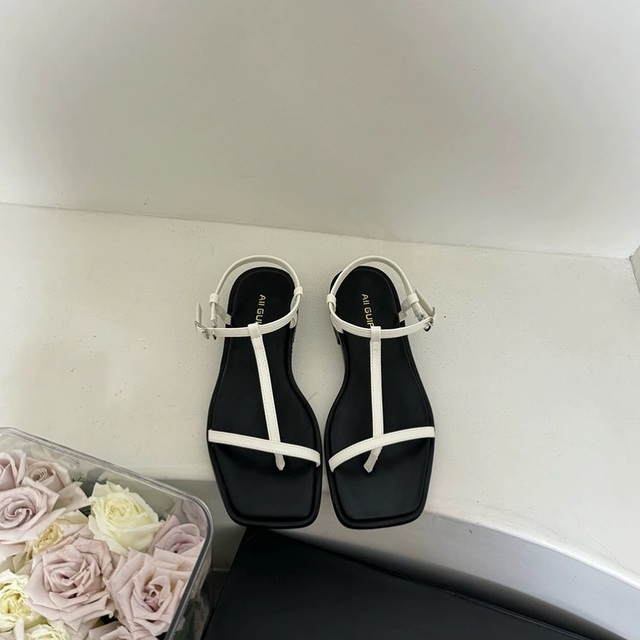 Mỹ nhân Việt thường phối sandal với 4 kiểu trang phục để càng thêm trẻ trung, tôn dáng - Ảnh 5.