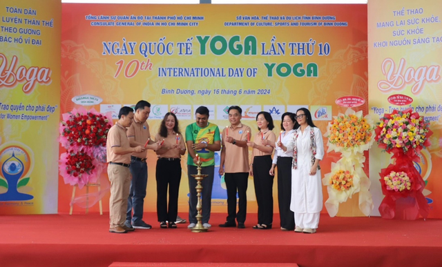 Hơn 1.000 người tham gia Ngày Quốc tế Yoga lần thứ 10 năm 2024 tại Bình Dương - Ảnh 3.