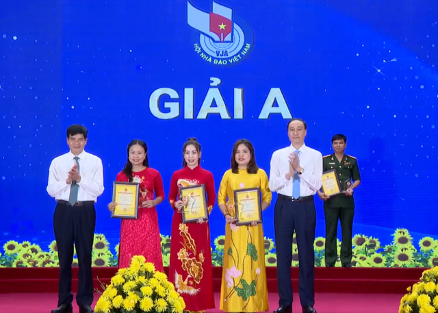 56 tác phẩm xuất sắc được trao giải Báo chí tỉnh Phú Thọ lần thứ XIV - Ảnh 1.
