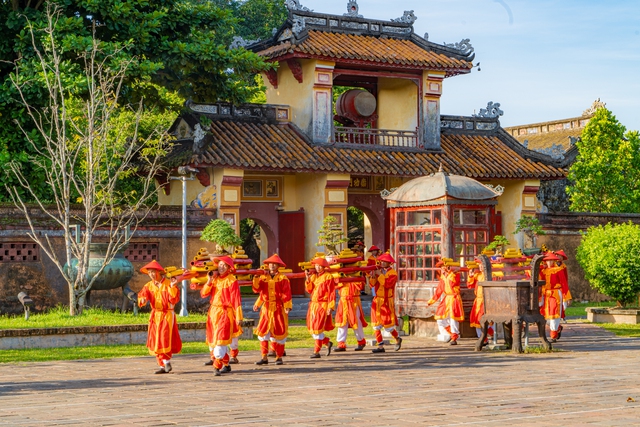 Cây cảnh và phong lan ba miền &quot;đọ dáng, khoe sắc&quot; tại Hoàng cung Huế - Ảnh 4.