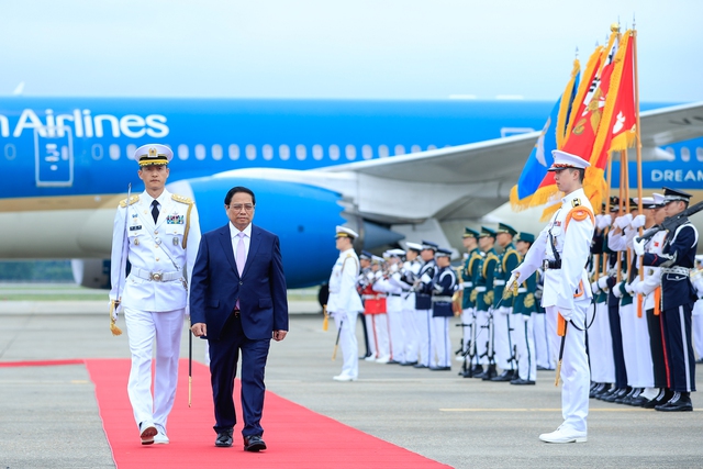 Thủ tướng Phạm Minh Chính và Phu nhân bắt đầu chuyến thăm chính thức Hàn Quốc - Ảnh 3.