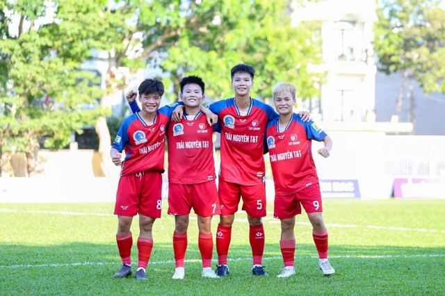 CLB nữ Thái Nguyên T&T nhận thưởng nóng sau thành tích lọt top 3 lượt đi giải bóng đá nữ VĐQG 2024 - Ảnh 1.