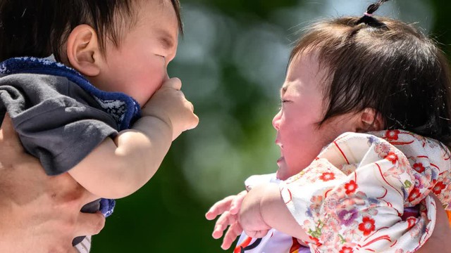 Tỷ lệ sinh giảm xuống mức thấp kỷ lục mới: Nhật Bản tiếp cận ứng dụng hẹn hò xoay chuyển tình thế - Ảnh 1.