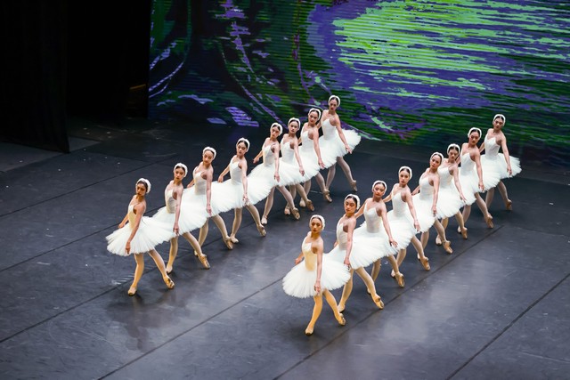 Ballet Hồ Thiên Nga- bữa tiệc nghệ thuật đỉnh cao tại Nhà hát Hồ Gươm - Ảnh 1.