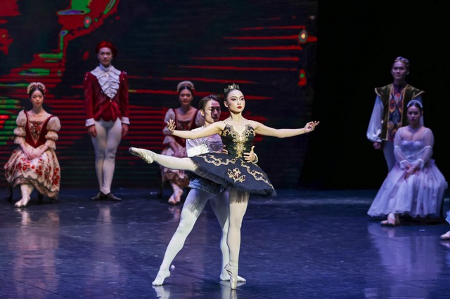 Ballet Hồ Thiên Nga- bữa tiệc nghệ thuật đỉnh cao tại Nhà hát Hồ Gươm - Ảnh 5.