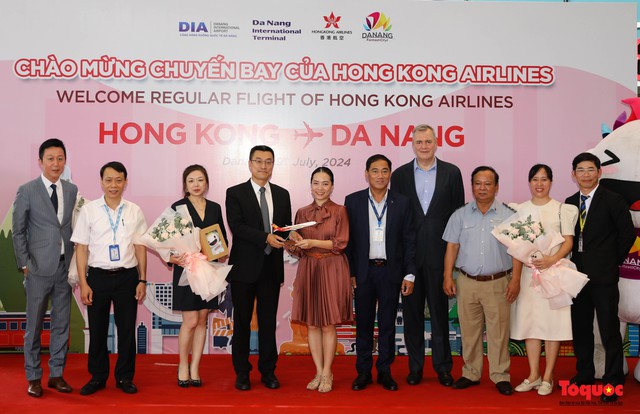 Đón chuyến bay đầu tiên đến Đà Nẵng của hãng hàng không Hong Kong Airlines - Ảnh 2.