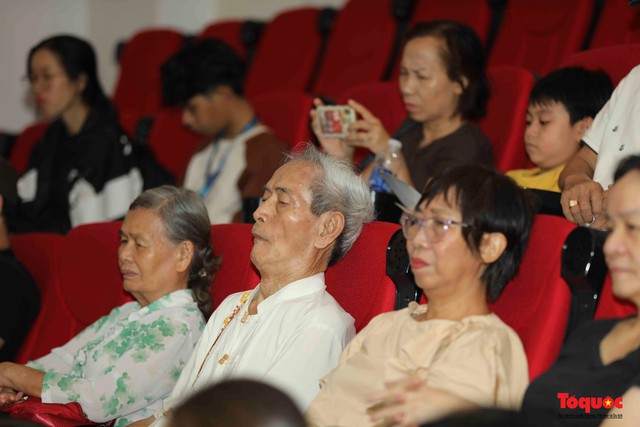 Khán giả hào hứng xem phim của đạo diễn NSND Đặng Nhật Minh - Ảnh 3.
