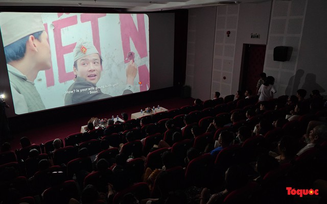 Khán giả hào hứng xem phim của đạo diễn NSND Đặng Nhật Minh - Ảnh 8.