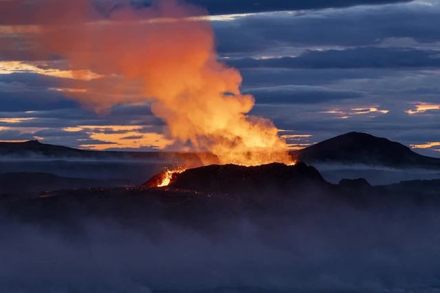 Nghiên cứu mới phát hiện nguyên nhân gây ra các vụ phun trào núi lửa Iceland - Ảnh 1.
