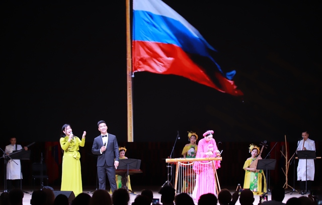 Chương trình nghệ thuật đêm khai mạc Những ngày văn hóa Việt Nam tại Nga để lại ấn tượng đặc biệt cho khán giả - Ảnh 1.
