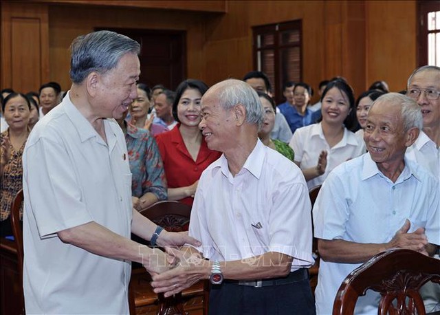 Chủ tịch nước Tô Lâm tiếp xúc cử tri tỉnh Hưng Yên - Ảnh 2.
