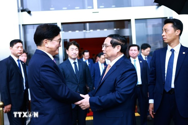Những hoạt động ngày thứ hai của Thủ tướng Phạm Minh Chính tại Hàn Quốc - Ảnh 1.