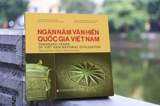 Cuốn sách Ngàn năm văn hiến quốc gia Việt Nam: Hệ thống, tôn vinh, lan tỏa gần 300 bảo vật quốc gia - Ảnh 1.