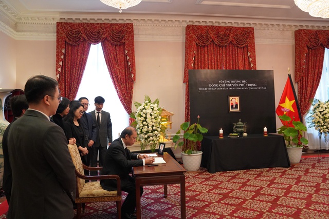 Lễ viếng Tổng Bí thư Nguyễn Phú Trọng được tổ chức trang trọng tại nhiều quốc gia - Ảnh 4.
