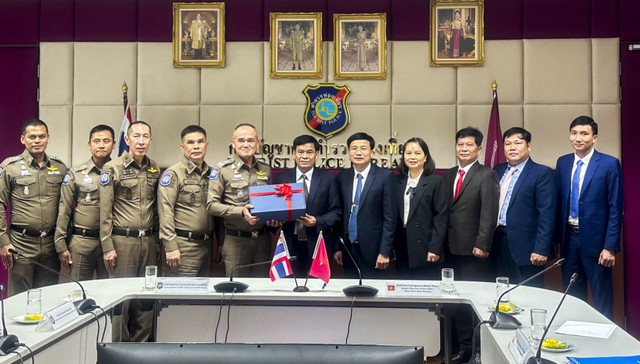Công an Thừa Thiên Huế và Cảnh sát Hoàng gia Thái Lan trao đổi kinh nghiệm về quản lý khách du lịch - Ảnh 3.