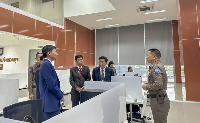 Công an Thừa Thiên Huế và Cảnh sát Hoàng gia Thái Lan trao đổi kinh nghiệm về quản lý khách du lịch - Ảnh 4.
