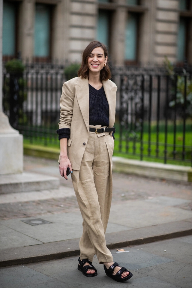 Fashion icon 41 tuổi Alexa Chung: Chưa từng biết mặc xấu là gì, lên đồ đơn giản mà sang khiến ai cũng muốn học hỏi - Ảnh 3.