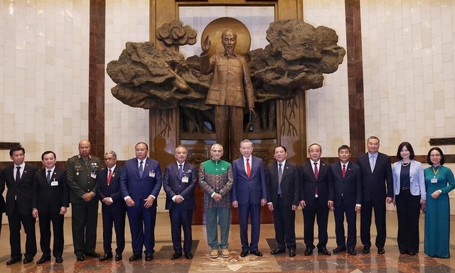 Chủ tịch nước Tô Lâm và Tổng thống Timor-Leste thăm Bảo tàng Hồ Chí Minh - Ảnh 2.