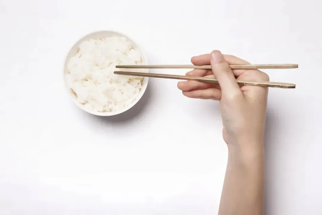 Người ăn chậm hơn có thể 'hơn hẳn' chúng ta ở 5 khía cạnh sức khỏe - Ảnh 1.