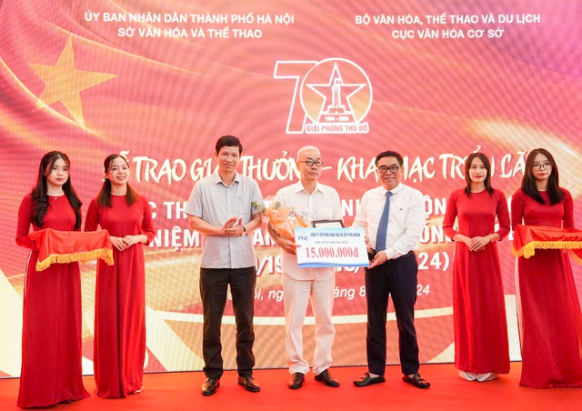 26 tác phẩm đoạt giải Cuộc thi sáng tác tranh cổ động và logo tuyên truyền kỷ niệm 70 năm Ngày Giải phóng Thủ đô - Ảnh 1.