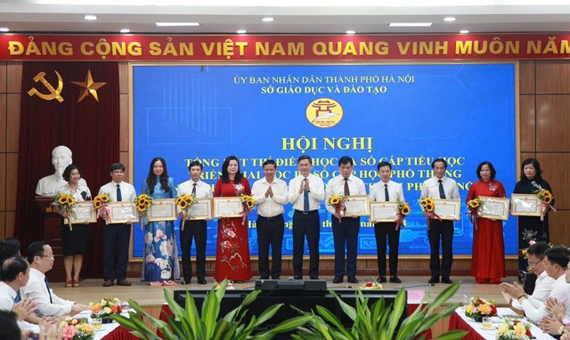 Hà Nội: Tỉ lệ học sinh tiểu học được cấp học bạ số cao nhất cả nước - Ảnh 2.