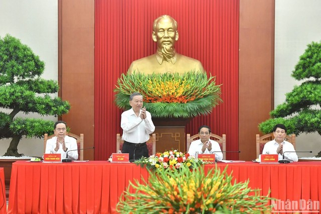 Tổng Bí thư, Chủ tịch nước gặp mặt lãnh đạo, nguyên lãnh đạo Đảng, Nhà nước - Ảnh 1.