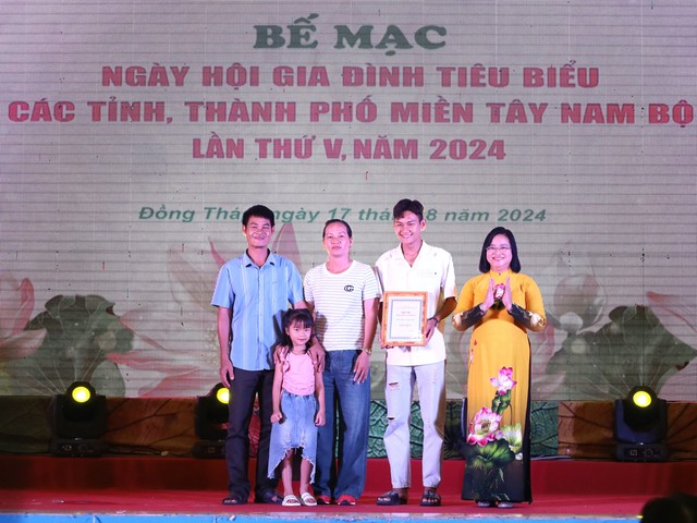 Bế mạc và trao giải Ngày hội Gia đình tiêu biểu các tỉnh, thành phố miền Tây Nam Bộ - Ảnh 4.