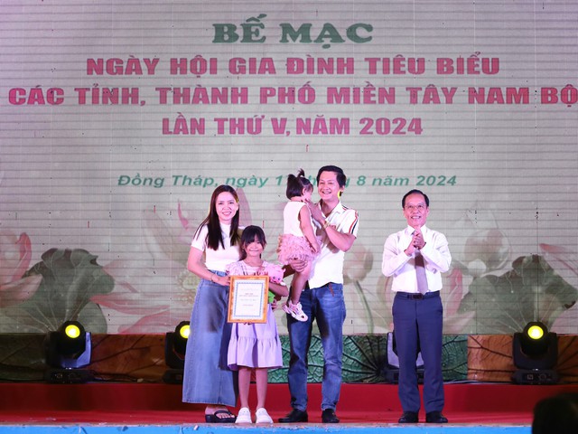 Bế mạc và trao giải Ngày hội Gia đình tiêu biểu các tỉnh, thành phố miền Tây Nam Bộ - Ảnh 4.