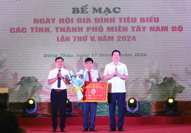 Bế mạc và trao giải Ngày hội Gia đình tiêu biểu các tỉnh, thành phố miền Tây Nam Bộ - Ảnh 3.